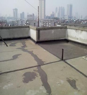 桥西漏水维修 楼顶漏水是什么原因，楼顶漏水维修方法是什么?