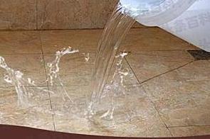 桥西漏水维修 免砸砖防水材料该如何施工